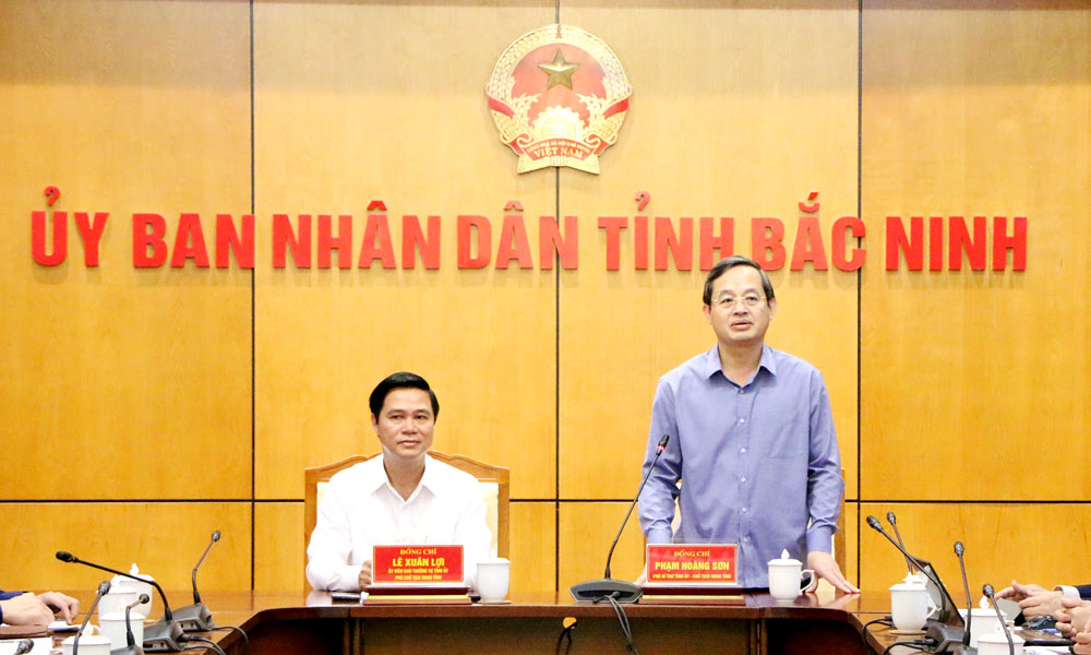 Đồng ch&iacute; Phạm Ho&agrave;ng Sơn ph&aacute;t biểu tại hội nghị.