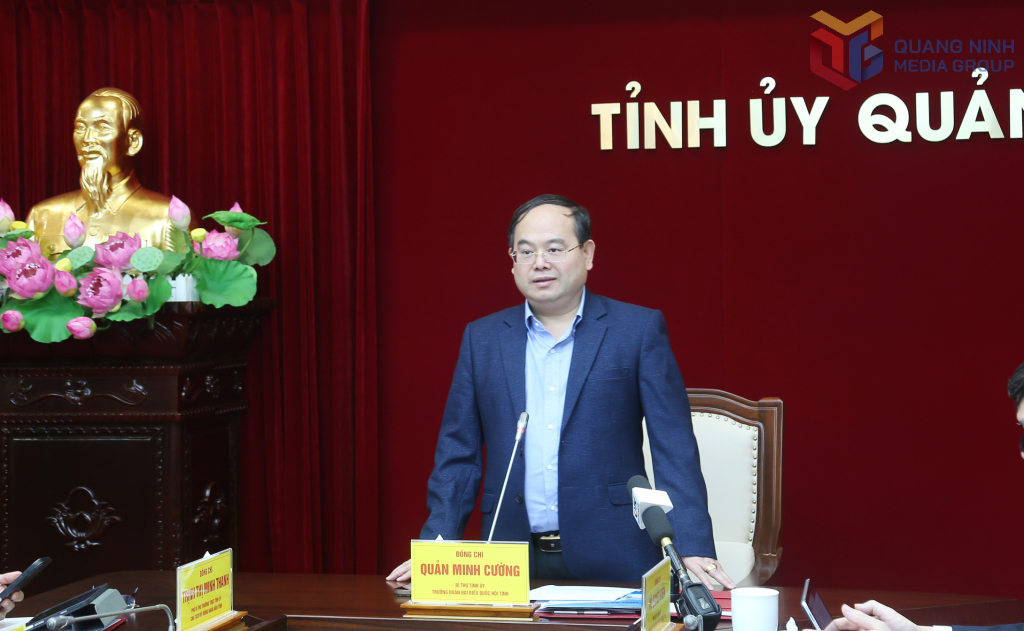 &Ocirc;ng Quản Minh Cường, B&iacute; thư Tỉnh ủy, Trưởng Đo&agrave;n ĐBQH tỉnh Quảng Ninh, ph&aacute;t biểu tại buổi l&agrave;m việc