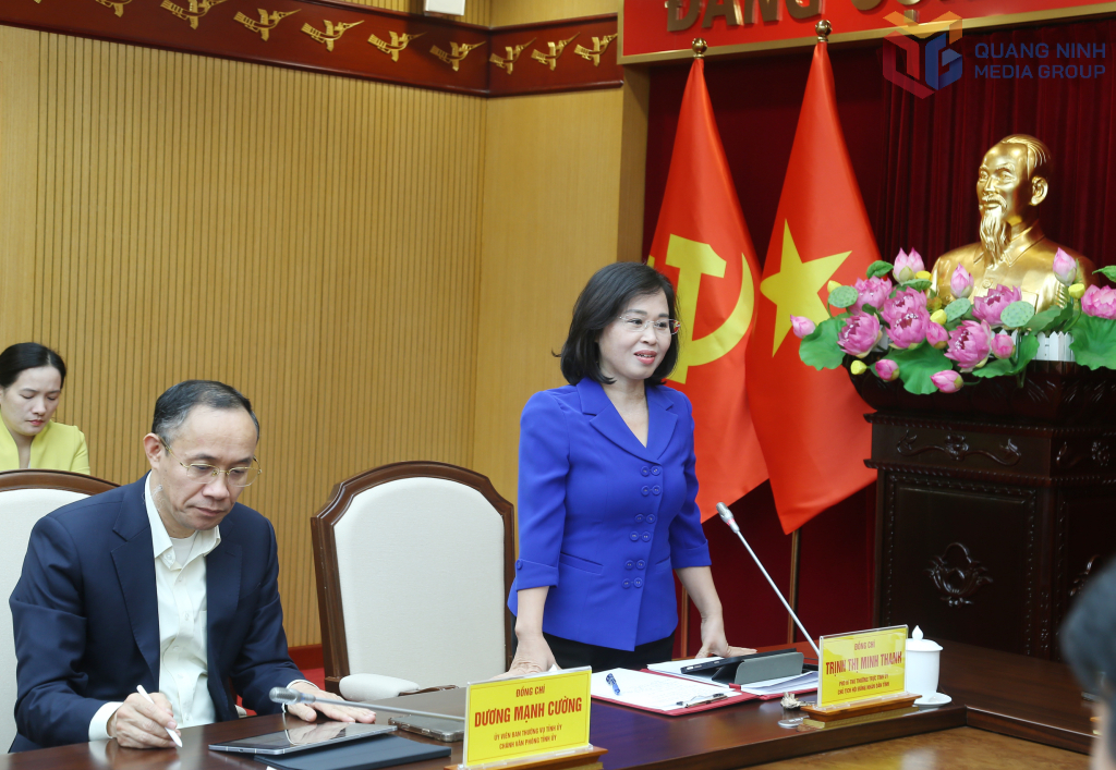 B&agrave; Trịnh Thị Minh Thanh, Ph&oacute; B&iacute; thư Thường trực Tỉnh ủy, Chủ tịch HĐND tỉnh Quảng Ninh, ph&aacute;t biểu tại buổi l&agrave;m việc