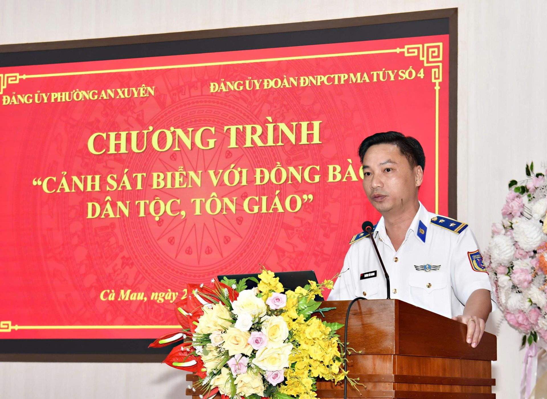 Trung t&aacute; Trương Văn Nhung - B&iacute; thư Đảng ủy, Ch&iacute;nh trị vi&ecirc;n Đo&agrave;n Đặc nhiệm PCTP ma t&uacute;y số 4 ph&aacute;t biểu tại chương tr&igrave;nh