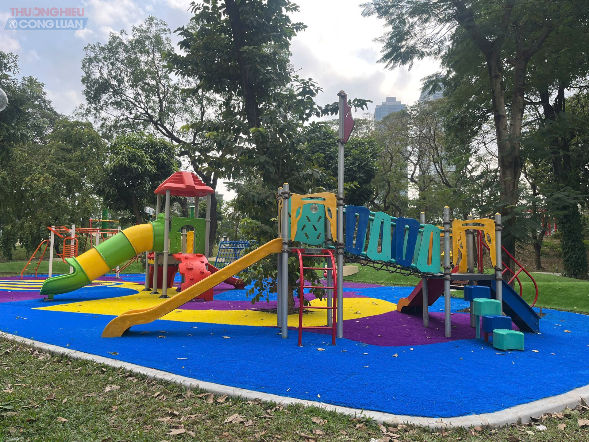 Cận cảnh Công viên Nghĩa Đô "khoác áo mới”, sẵn sàng mở cửa đón Tết 2026