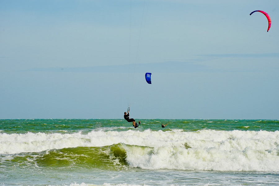 Những pha nh&agrave;o lộn tr&ecirc;n kh&ocirc;ng mang lại sức hấp dẫn cho bộ m&ocirc;n lướt v&aacute;n diều