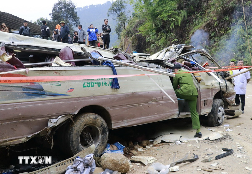 Khẩn trương khắc phục hậu quả vụ tai nạn lật xe làm 9 người tử vong ở Lào Cai