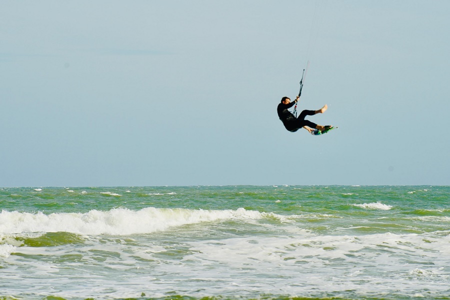 Những pha nh&agrave;o lộn tr&ecirc;n kh&ocirc;ng mang lại sức hấp dẫn cho bộ m&ocirc;n lướt v&aacute;n diều