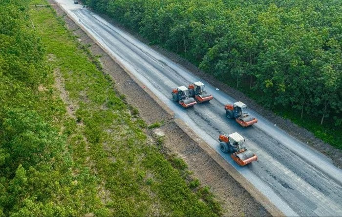 Theo b&aacute;o c&aacute;o của Ban Quản l&yacute; dự &aacute;n, đến nay sản lượng thi c&ocirc;ng đạt khoảng 83,9% gi&aacute; trị hợp đồng, song vẫn chậm hơn kế hoạch hơn 8%.