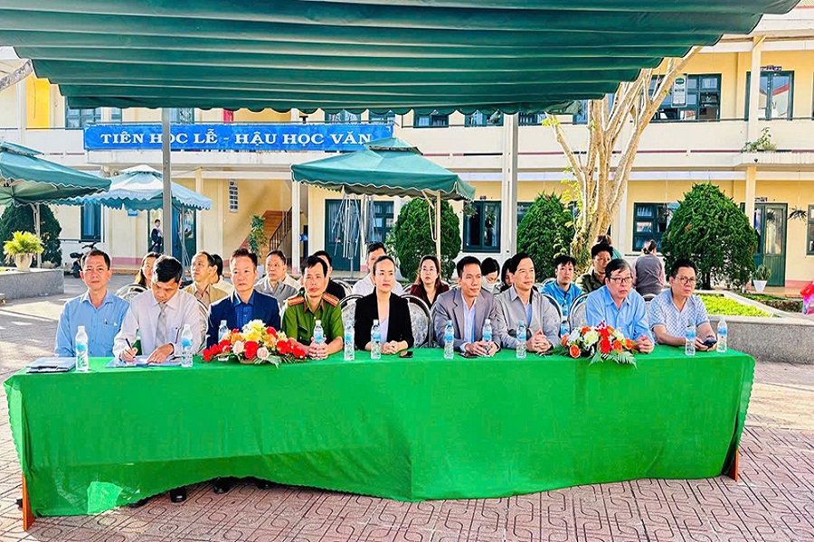 C&aacute;c đại biểu dự Lễ khai mạc giải TDTD