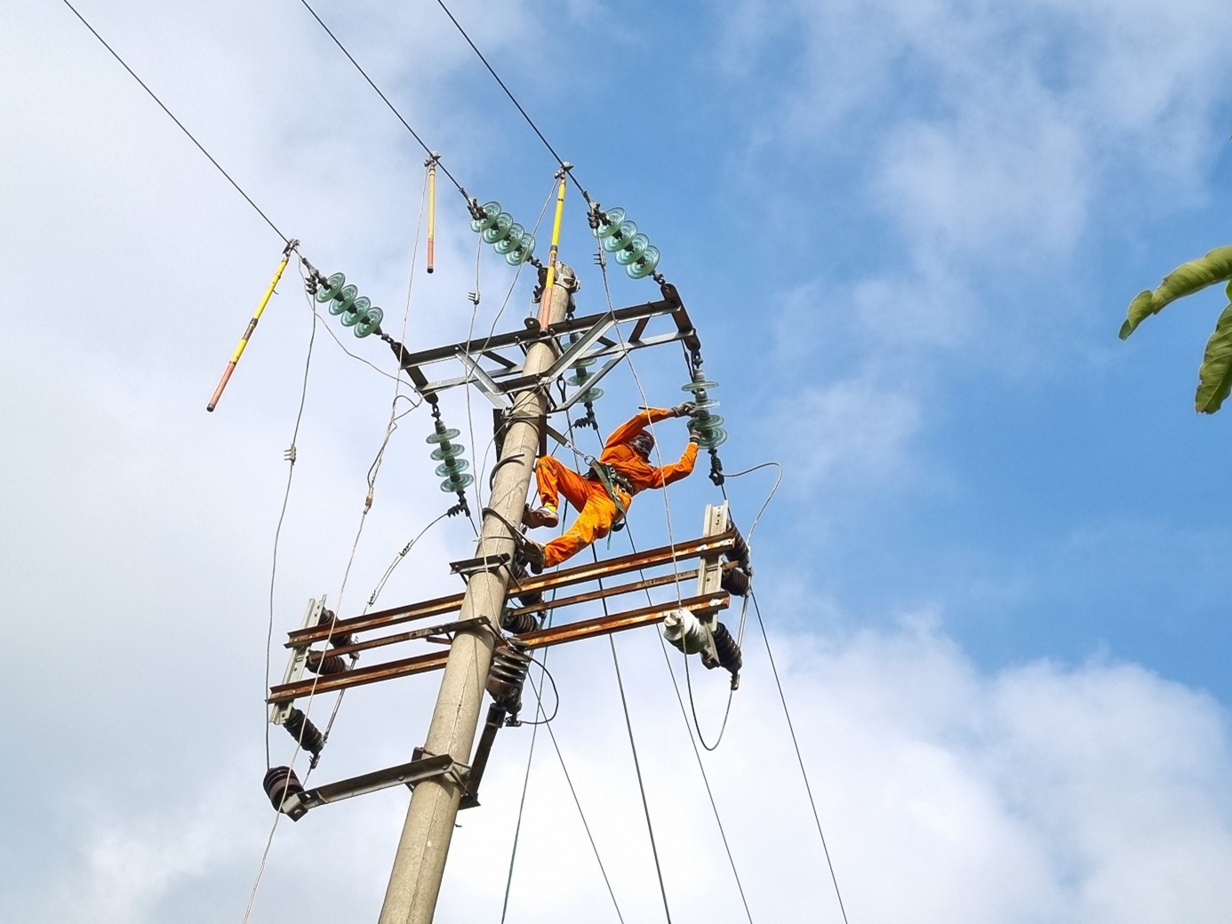 Đội Quản lý Điện lực Khu vực Điện Biên Phủ sẵn sàng phương án đảm bảo nguồn điện dịp cuối năm 2025