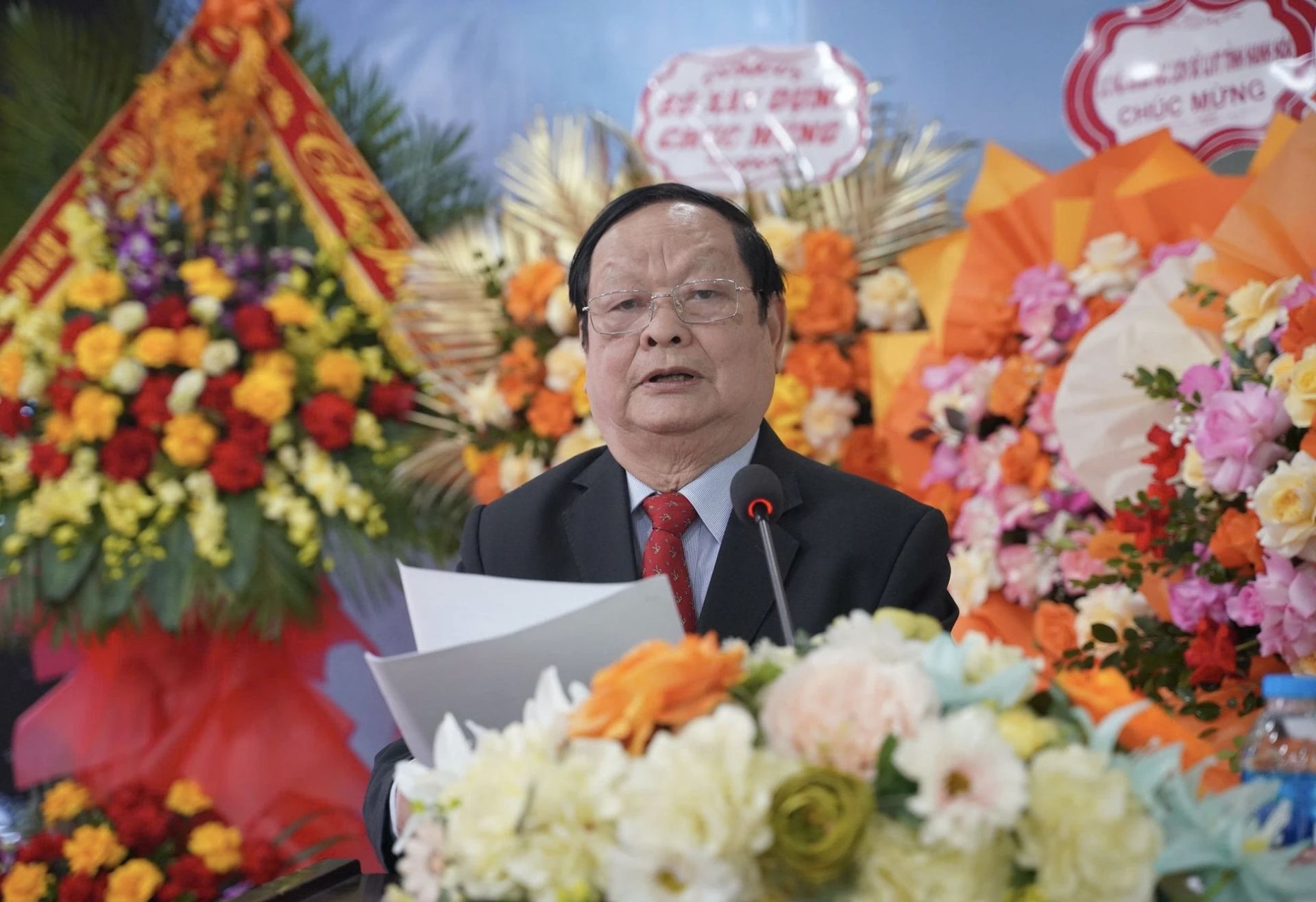 &Ocirc;ng L&ecirc; Đ&igrave;nh Nam, Chủ tịch Hội Quy hoạch ph&aacute;t triển đ&ocirc; thị Thanh H&oacute;a ph&aacute;t biểu tại buổi lễ.