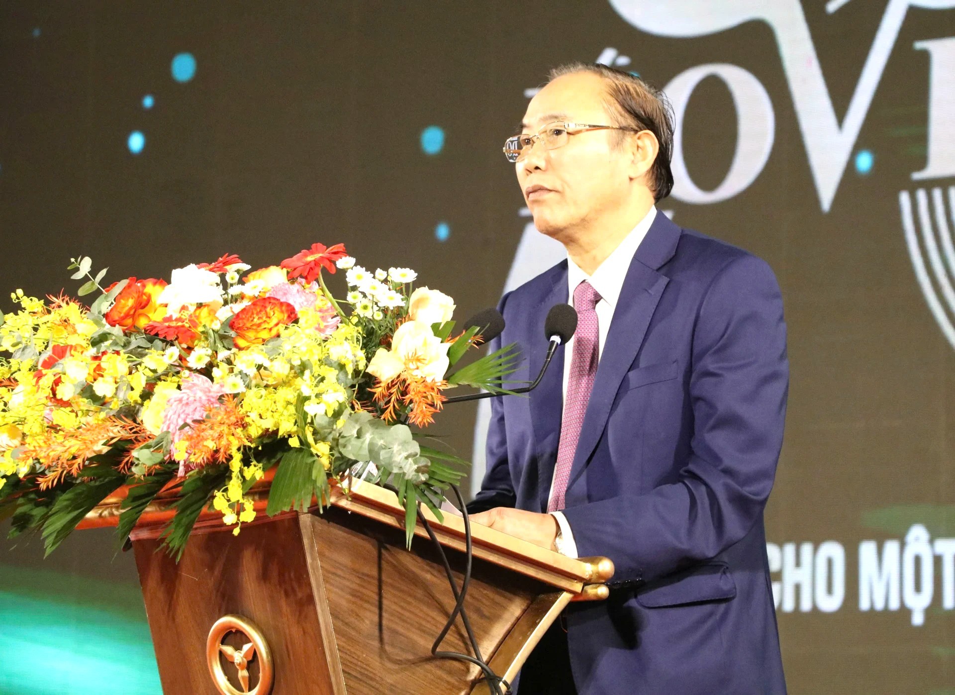 Thứ trưởng Bộ N&ocirc;ng nghiệp v&agrave; M&ocirc;i trường Ph&ugrave;ng Đức Tiến