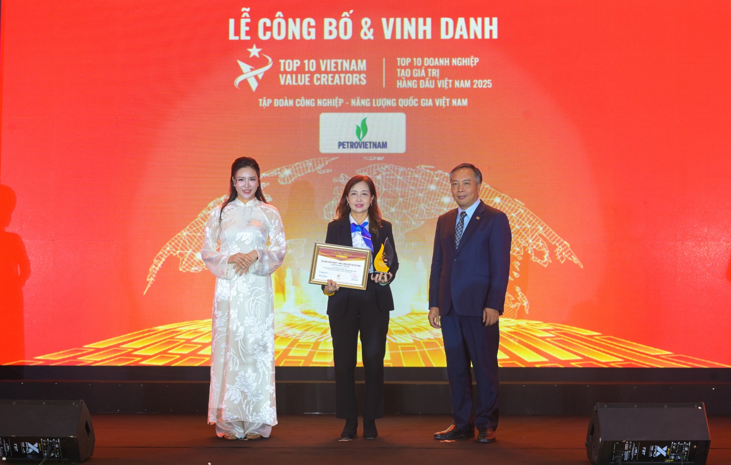 Petrovietnam dẫn đầu Top 10 Doanh nghiệp tạo gi&aacute; trị h&agrave;ng đầu Việt Nam năm 2025