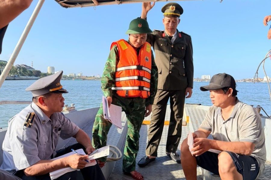 Tổ chức kiểm so&aacute;t, r&agrave; so&aacute;t c&aacute;c t&agrave;u c&aacute; về ph&ograve;ng chống khai th&aacute;c IUU