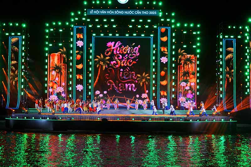 Chương tr&igrave;nh nghệ thuật khai mạc Lễ hội Văn h&oacute;a s&ocirc;ng nước Cần Thơ 2025