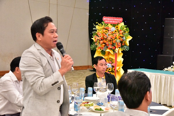 Đại biểu trao đổi, thảo luận