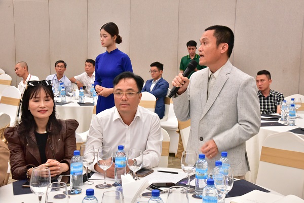 Đại biểu trao đổi, thảo luận