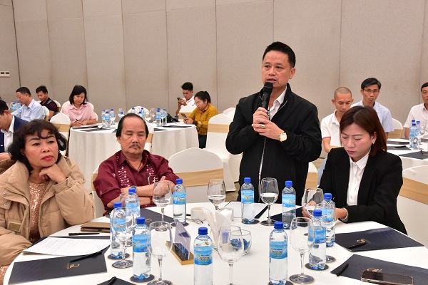 Đại biểu trao đổi, thảo luận