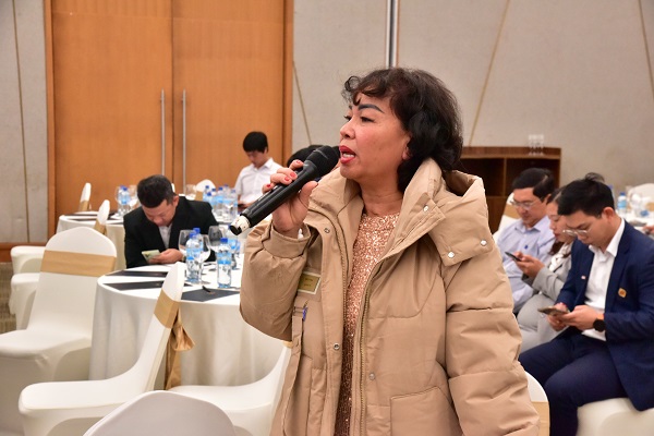 Đại biểu trao đổi, thảo luận