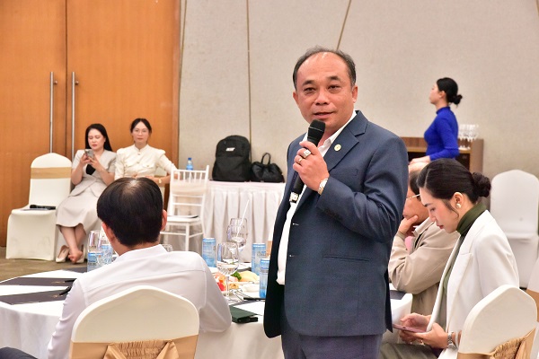 Đại biểu trao đổi, thảo luận