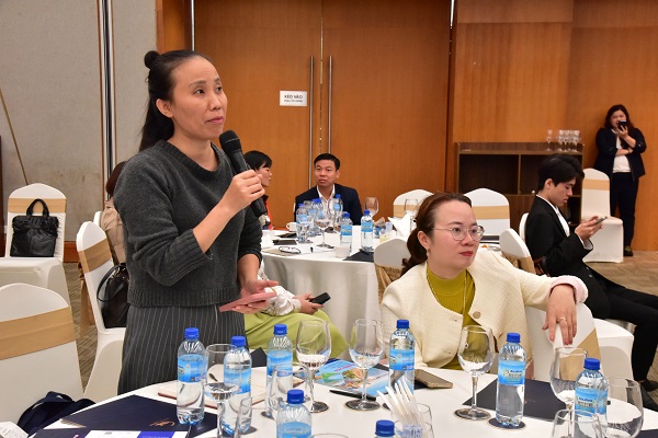 Đại biểu trao đổi, thảo luận