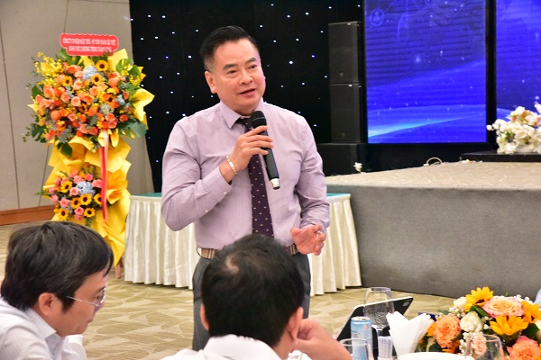 Đại biểu trao đổi, thảo luận