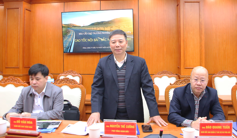 &Ocirc;ng Nguyễn Thế Cường, Ph&oacute; Tổng Gi&aacute;m đốc Tổng C&ocirc;ng ty Đầu tư ph&aacute;t triển đường cao tốc Việt Nam đề xuất nghi&ecirc;n cứu một số phương &aacute;n thực hiện dự &aacute;n.
