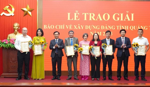 Trao Giải báo chí về xây dựng Đảng tỉnh Quảng Trị năm 2025