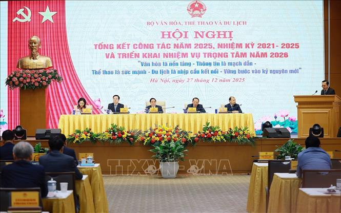 Thủ tướng Phạm Minh Ch&iacute;nh v&agrave; l&atilde;nh đạo Bộ Văn ho&aacute;, Thể thao v&agrave; Du lịch chủ tr&igrave; Hội nghị to&agrave;n quốc triển khai nhiệm vụ năm 2026 của Ng&agrave;nh. Ảnh: Dương Giang/TTXVN