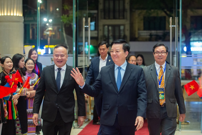 Ph&oacute; Thủ tướng Mai Văn Ch&iacute;nh tới dự Lễ tuy&ecirc;n dương học sinh, sinh vi&ecirc;n, thanh ni&ecirc;n d&acirc;n tộc thiểu số ti&ecirc;u biểu năm 2025 - Ảnh: VGP