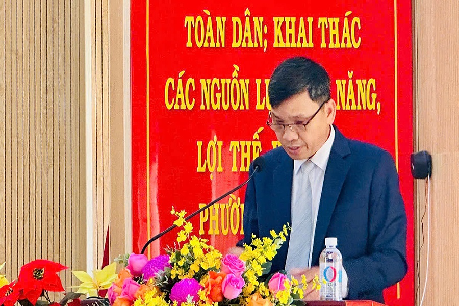 Đồng ch&iacute; Nguyễn Văn Sen- Ph&oacute; chủ tịch UBND Phường 2 Bảo Lộc b&aacute;o c&aacute;o về t&igrave;nh h&igrave;nh ph&aacute;t triển kinh tế- x&atilde; hội tr&ecirc;n địa b&agrave;n năm 2025