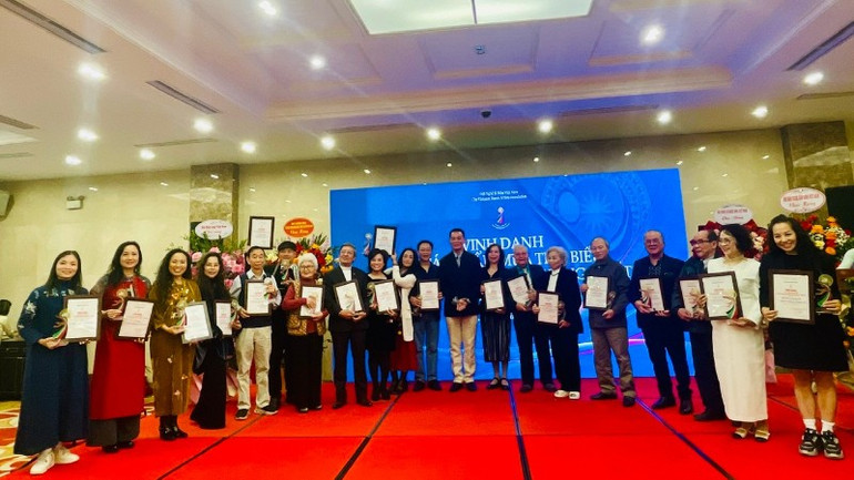 C&ocirc;ng bố v&agrave; vinh danh 50 t&aacute;c phẩm m&uacute;a ti&ecirc;u biểu sau ng&agrave;y đất nước thống nhất.