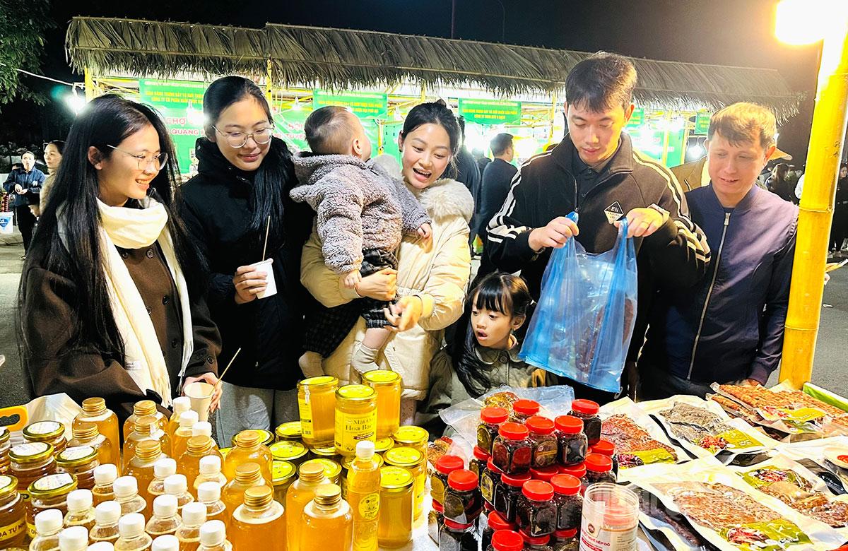 Hội chợ OCOP Tuyên Quang 2025: Quảng bá đặc sản địa phương, kích cầu tiêu dùng dịp cuối năm