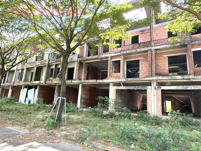 Dự án Golden Hills City vướng mắc nhiều năm rơi vào cảnh bỏ hoang. Dự án Golden Hills City vướng mắc nhiều năm rơi vào cảnh bỏ hoang.