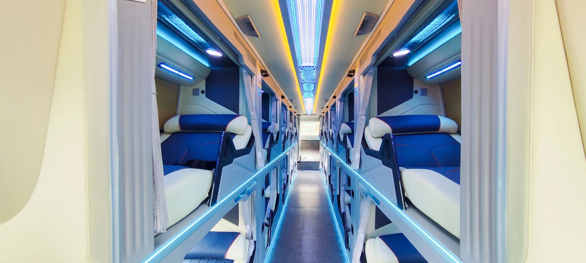 Khoang giường rộng r&atilde;i, thiết kế theo phong c&aacute;ch hiện đại