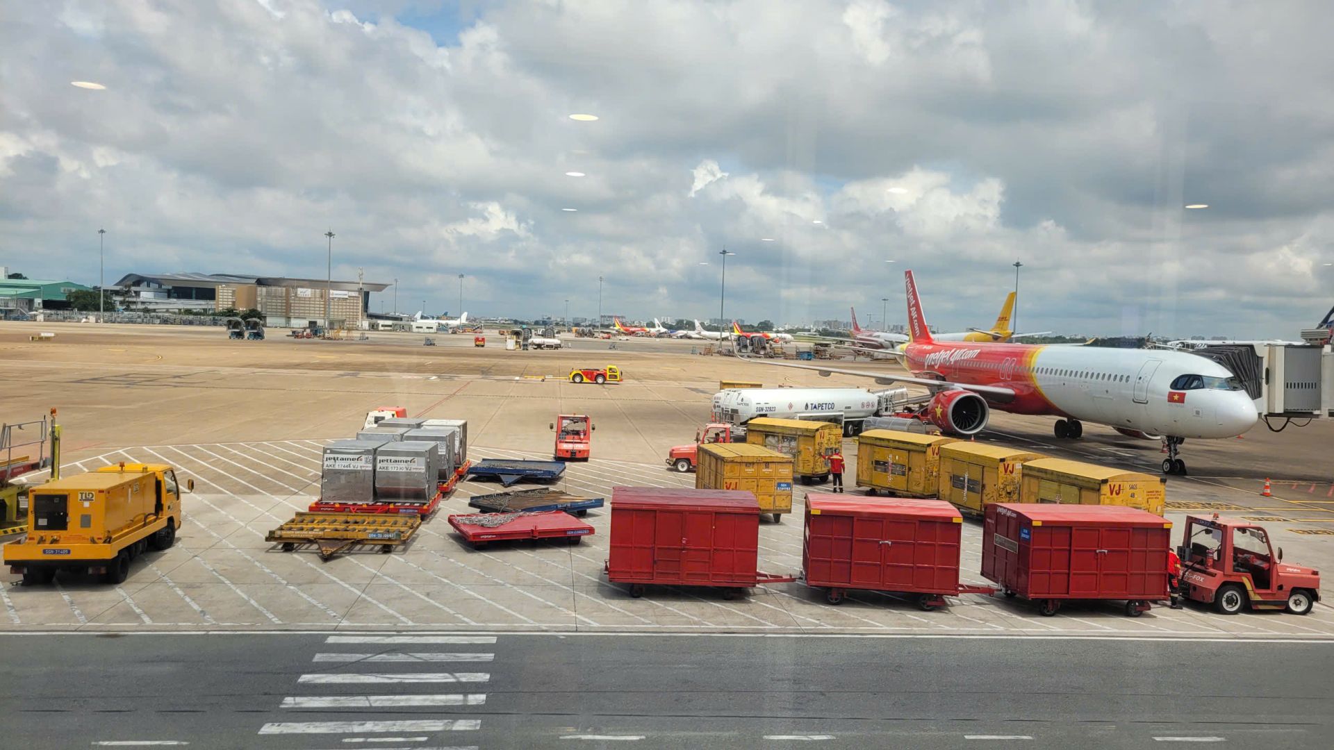 Phân luồng giao thông ra – vào nhà ga Tân Sơn Nhất dịp Tết