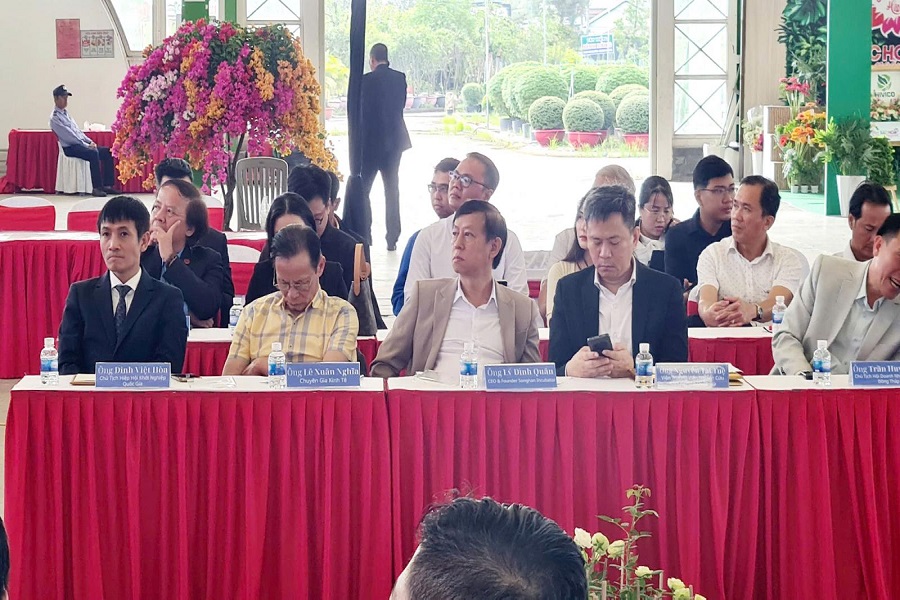 Đại biểu tham dự Diễn đ&agrave;n