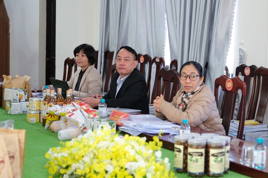 C&aacute;c th&agrave;nh vi&ecirc;n Hội đồng đ&aacute;nh gi&aacute;