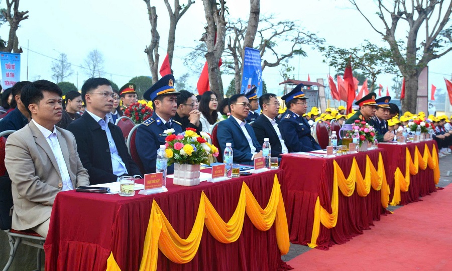 C&aacute;c đại biểu dự ph&aacute;t động cuộc thi.