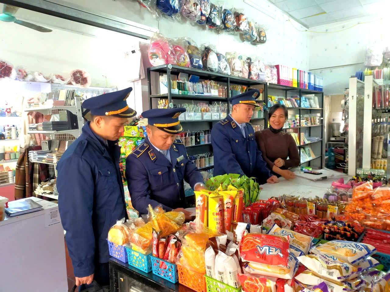 Đội QLTT số 4 Lạng Sơn mở cao điểm chống buôn lậu dịp Tết