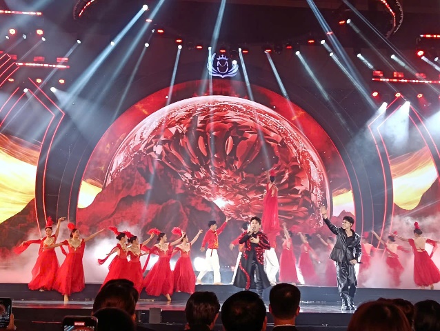 Nhiều chương tr&igrave;nh ca nhạc đặc sắc tại đ&ecirc;m chung kết.