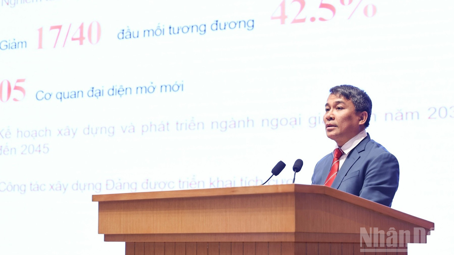 Thứ trưởng Thường trực Ngoại giao Nguyễn Minh Vũ ph&aacute;t biểu &yacute; kiến tại hội nghị.