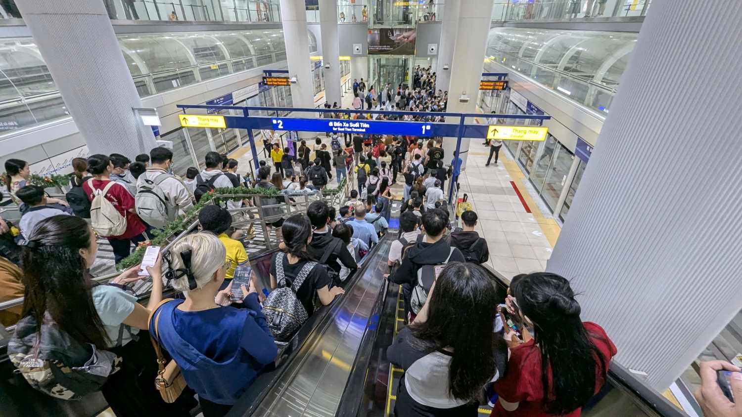 Người dân và du khách TP. HCM được đi xe buýt và tàu điện metro miễn phí trong ngày 1/1/2026