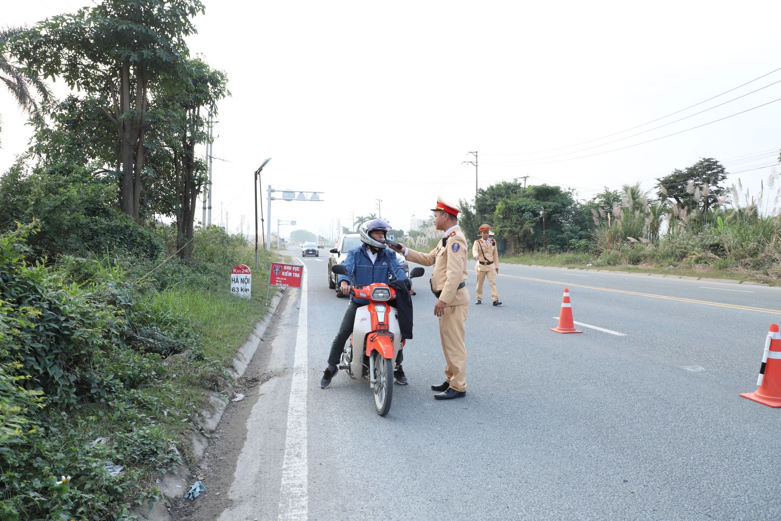 Công tác kiểm soát được tập trung trên các tuyến quốc lộ, tỉnh lộ, các trục giao thông trọng điểm, khu vực có mật độ phương tiện lớn Công tác kiểm soát được tập trung trên các tuyến quốc lộ, tỉnh lộ, các trục giao thông trọng điểm, khu vực có mật độ phương tiện lớn
