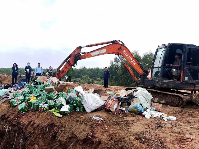 Quảng Trị: Tiêu hủy hơn 5.000 sản phẩm vi phạm