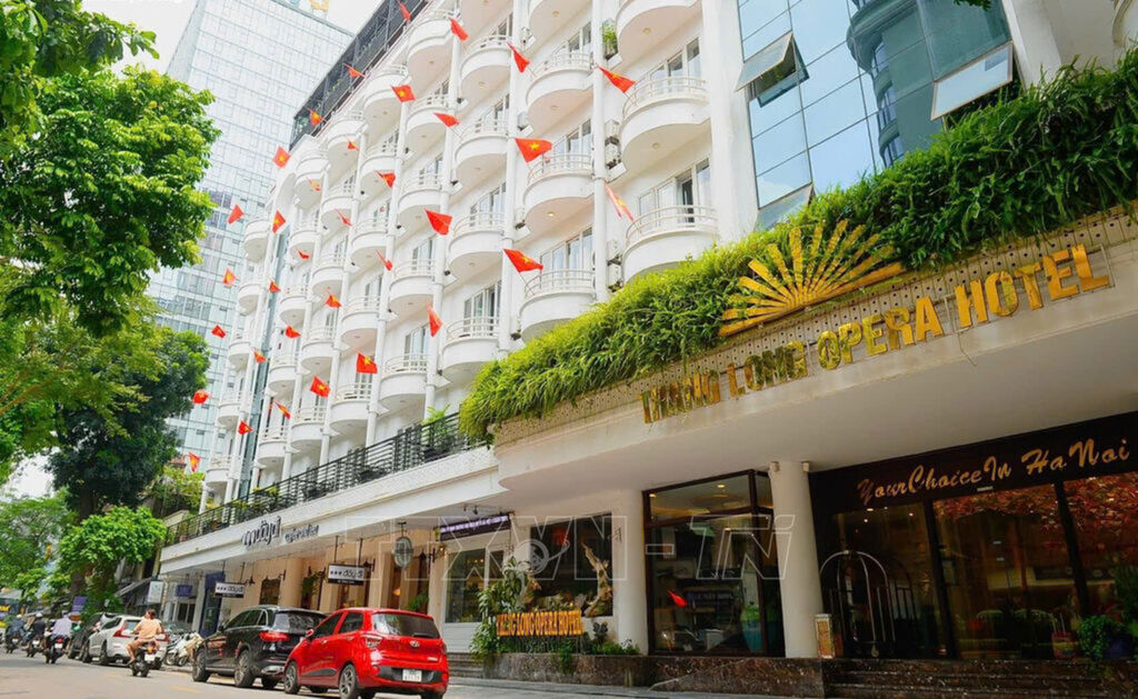 Để thu h&uacute;t du kh&aacute;ch trải nghiệm lưu tr&uacute; v&agrave; sử dụng dịch vụ dịp cuối năm v&agrave; Tết 2026, h&agrave;ng loạt kh&aacute;ch sạn tr&ecirc;n địa b&agrave;n TP. H&agrave; Nội đang đồng loạt tưng ra c&aacute;c chương tr&igrave;nh khuyến mại giảm gi&aacute;. Ảnh: TN