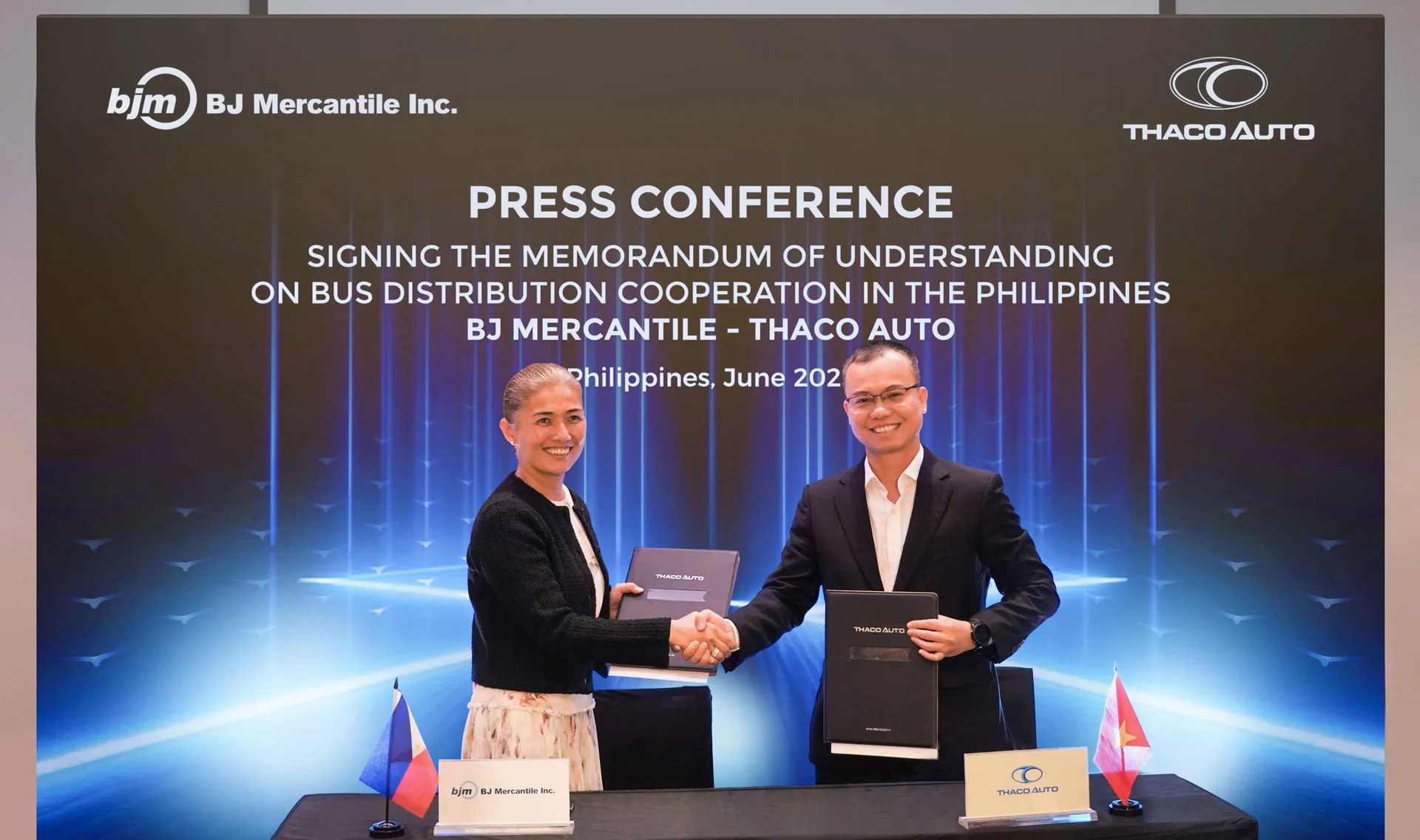 K&yacute; kết hợp t&aacute;c ph&acirc;n phối xe bus THACO tại Philippines