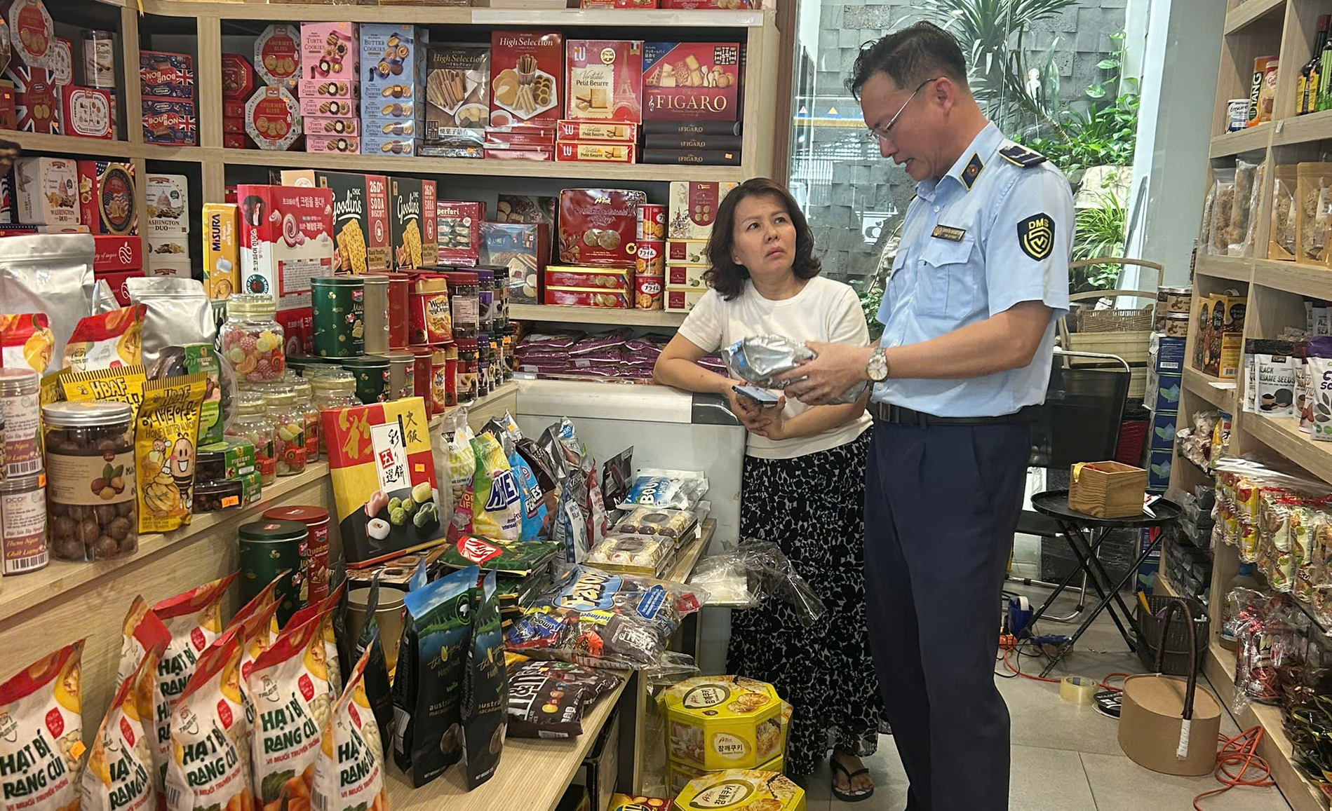 Khánh Hòa: Phát hiện, tạm giữ lô bia và nước giải khát không rõ nguồn gốc