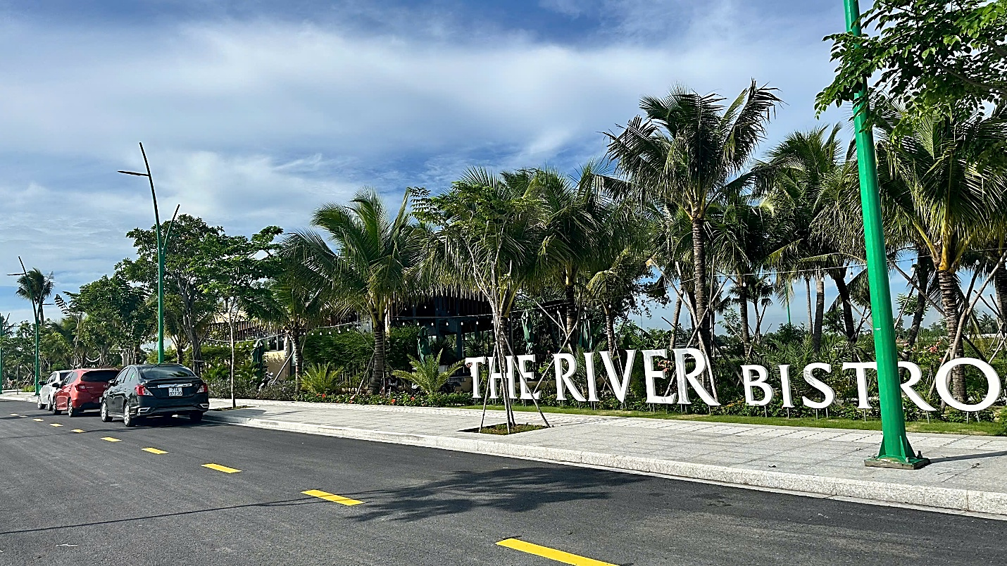 Nh&agrave; h&agrave;ng The River Bistro đ&atilde; hoạt động thu h&uacute;t đ&ocirc;ng đảo kh&aacute;ch h&agrave;ng đến tham quan, ăn uống