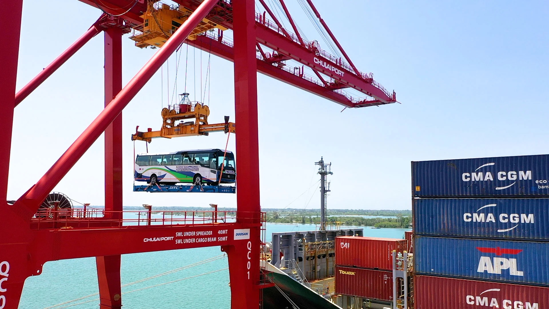 Xuất khẩu xe bus THACO tại Cảng Chu Lai (Đ&agrave; Nẵng &ndash; Việt Nam)