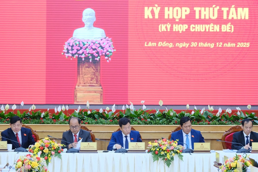 C&aacute;c đồng ch&iacute; chủ tr&igrave; Kỳ họp