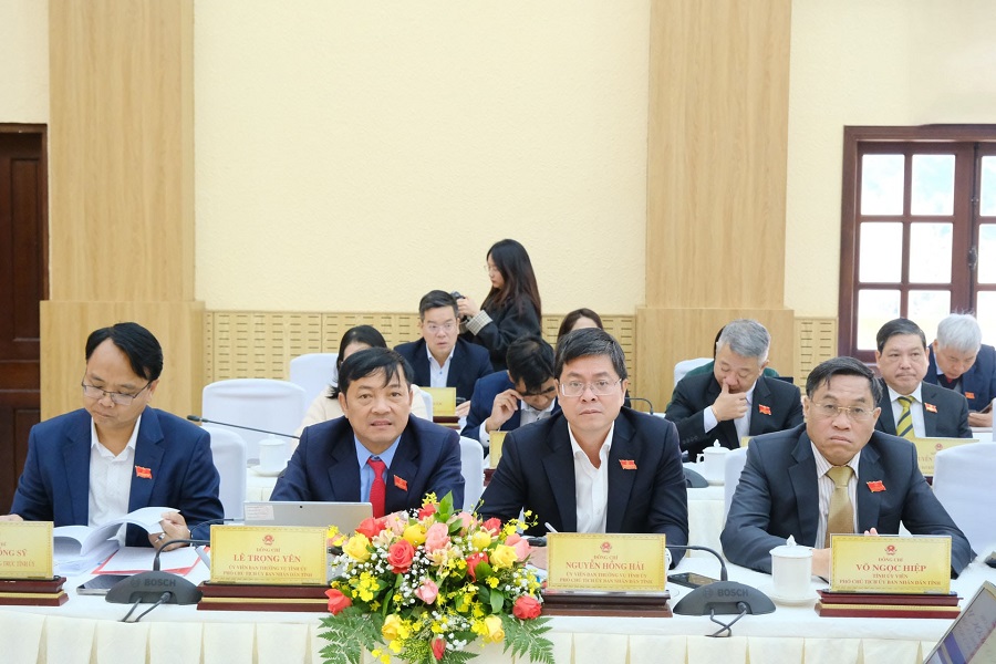 C&aacute;c đồng ch&iacute; l&atilde;nh đạo tỉnh tham dự Kỳ họp