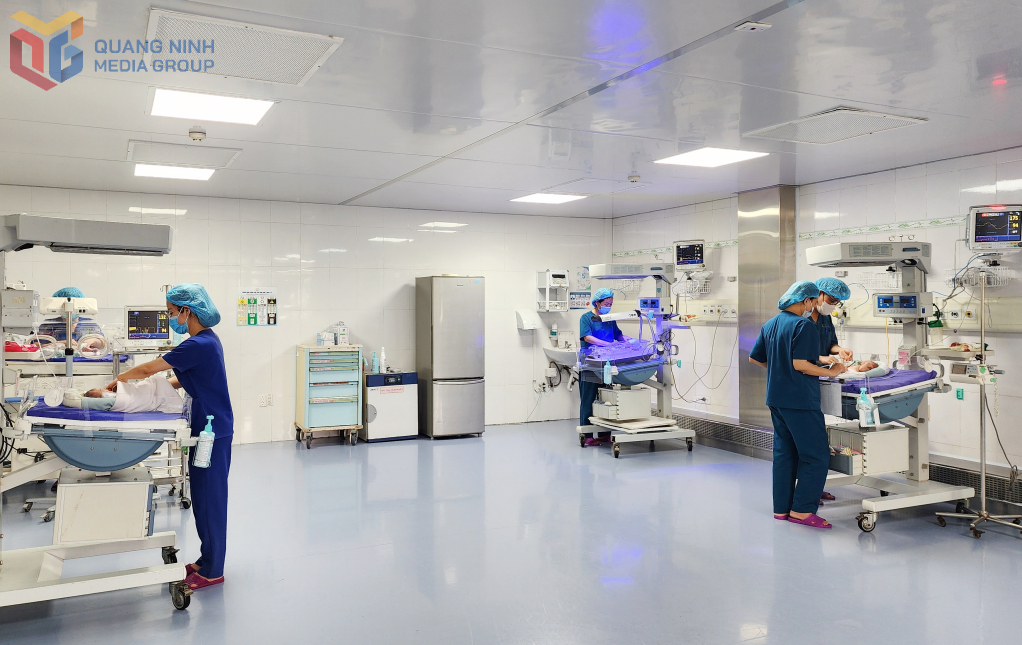 Chăm s&oacute;c, điều trị cho trẻ sơ sinh tại khoa Sơ sinh, Bệnh viện Sản Nhi Quảng Ninh